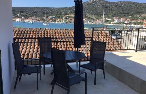 Vinisce Apartment | LaLu On The Water