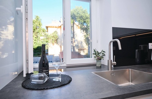 Split Apartment | LaMer Luxury Suite by Litto
