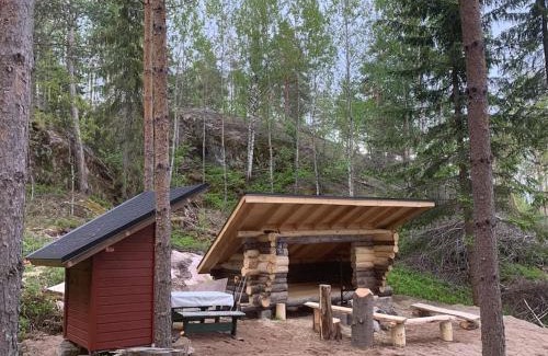 Salo Other | Lammastilan laavu - Lean to Inarin tila