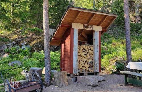 Salo Other | Lammastilan laavu - Lean to Inarin tila