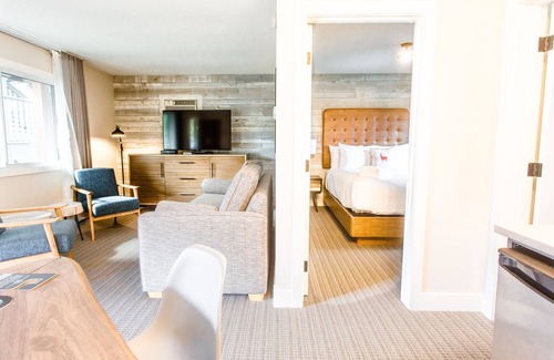 Town Centre Hotel | Lamphouse I Queen Suite