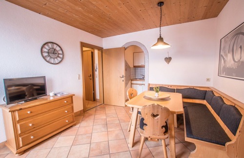 Uderns Apartment | Landhaus Linden, FeWo Emma, apartment in a prime location in the Zillertal