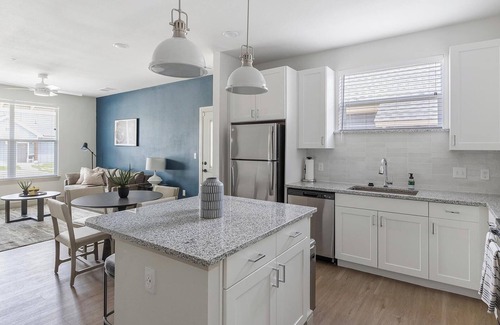 Tarrant County Apartment | Landing | Amazing 2BD, Pool, Gym
