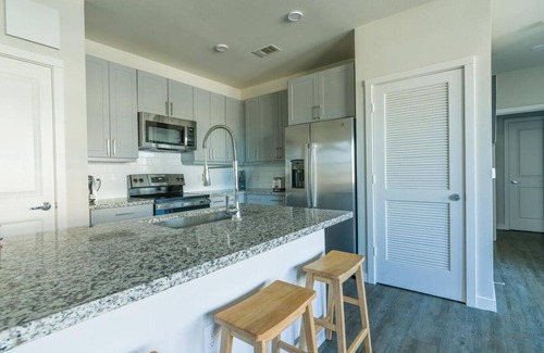 Spring Branch East Apartment | Landing at Bellrock Memorial - 1 Bedroom in Northwest Houston
