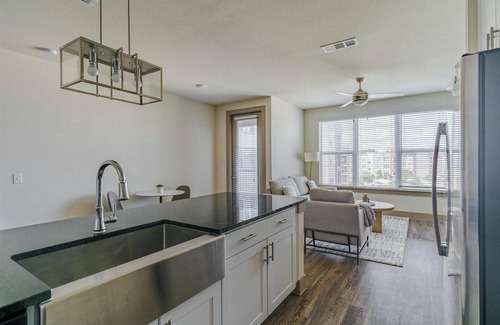 Conroe Apartment | Landing at Enclave at Woodland Lakes - 1 Bedroo.