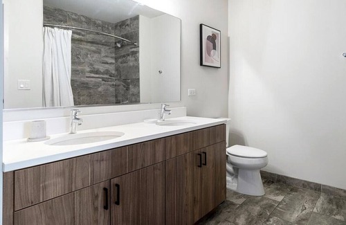 Logan Square Apartment | Landing at Logan Apartments - Studio in Logan Square
