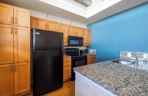 Petersburg Apartment | Landing at Perry Street Lofts - 1 Bedroom in Pe.