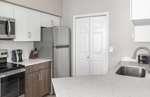 Sweetbriar Apartment | Landing at SOCO Apartments - 2 Bedrooms in South Austin