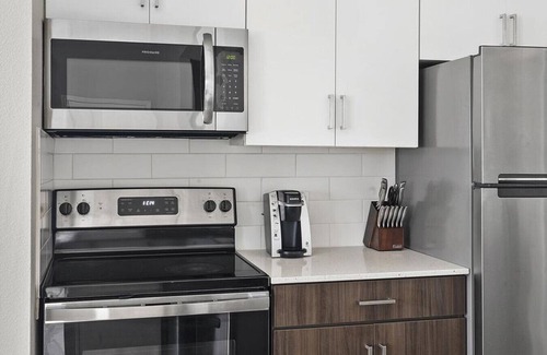 Sweetbriar Apartment | Landing at SOCO Apartments - 2 Bedrooms in South Austin