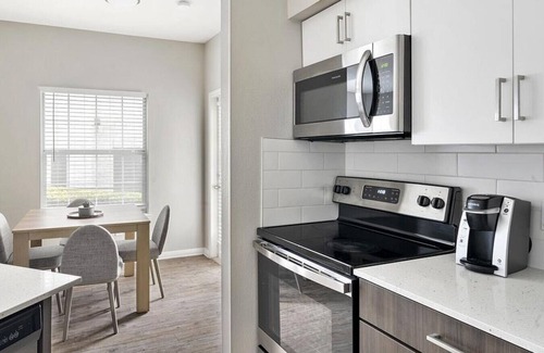 Sweetbriar Apartment | Landing at SOCO Apartments - 2 Bedrooms in South Austin