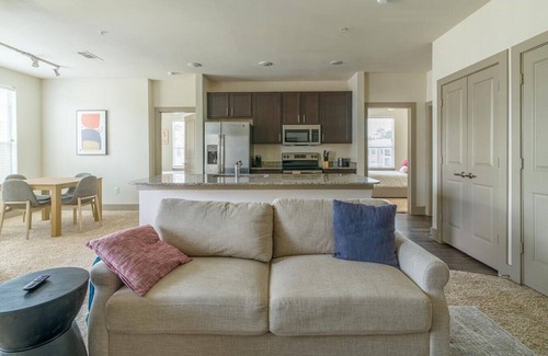 Spring Apartment | Landing at The Grayson - 2 Bedrooms in Cypressdale