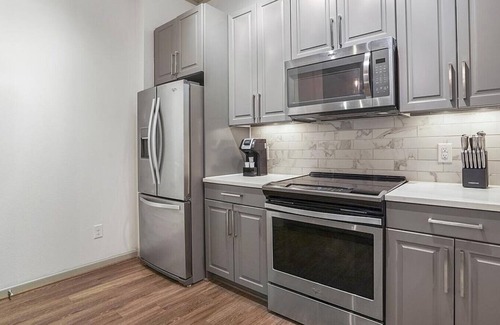 Garland Apartment | Landing at The Hendry - 1 Bedroom in Downtown Garland