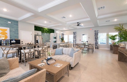 Newberry Apartment | Landing | Beautiful 2BD, Pool, Gym