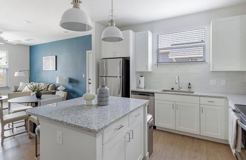 Tarrant County Apartment | Landing | Chic 2BD, Pool, Gym