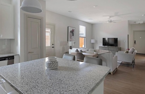 Tarrant County Apartment | Landing | Incredible 2BD, Pool, Clubhouse