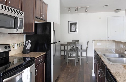 Park Central Apartment | Landing | Stylish 1BD, Pool, Gym