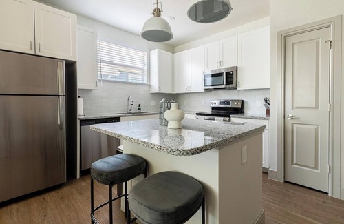 Tarrant County Apartment | Landing | Stylish 2BD, Pool, Gym