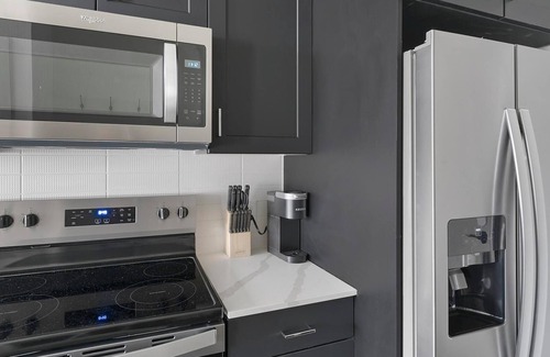 Greater East End Apartment | Landing | Stylish Studio, Pool, Gym