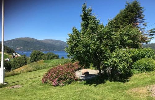 Valsoybotn House | Landlig idyll med fjordutsikt