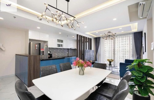 Hang Xanh Hotel | Landmark 81 Skyline VIP