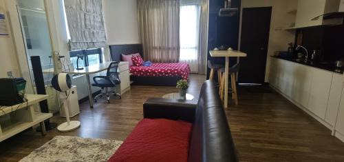 Kampung Bukit Dukong Apartment | Landmark Residence 2 Service Apartment 5min to MRT 20min to KL