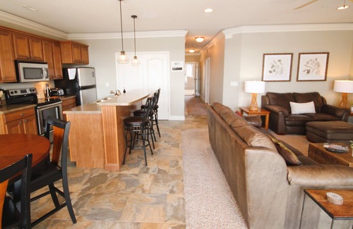 Osage Beach Condo | Lands End Condo 2 Bedroom, Grand Glaize Arm & Main Channel, Inquire for Slip!
