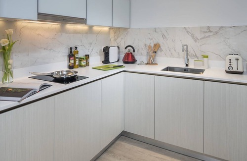 Somerset Hotel | Lanson Place Winsland, Singapore