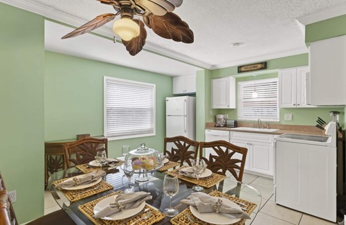Siesta Key Village House | Lantana | Pet Friendly Home Located in Siesta Key Village w/Heated Pool, Walk to Beach!