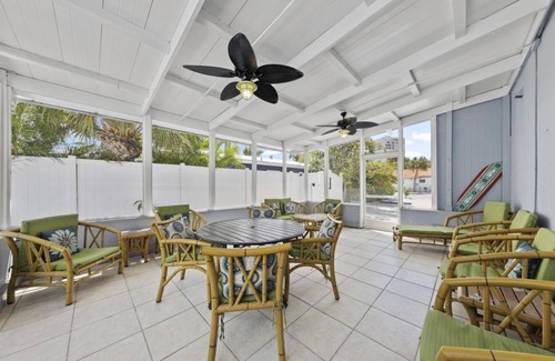 Siesta Key Village House | Lantana | Pet Friendly Home Located in Siesta Key Village w/Heated Pool, Walk to Beach!
