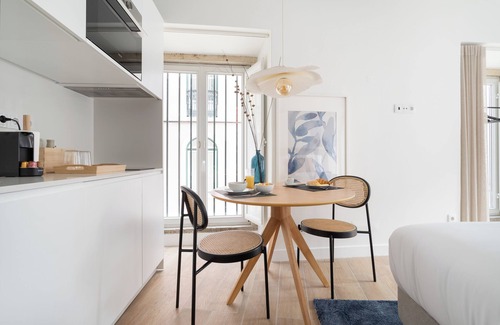 Santos Apartment | Lapa Diplomatic Suite&Flat by FeelLisboa