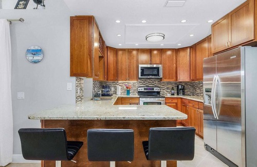 East Naples House | Larg heated pool, 3 bdrm, 2 bath, fast wi-fi, ps3, 4 smart TVs, large lanai with 2 covered areas.