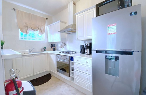 Brighton Apartment | Large 1 Bed + FREE amenities + Close to everything