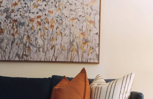 Division No. 11 House | Large 4 bedroom Mameo Beach, 2 mins to the lake, fireplace