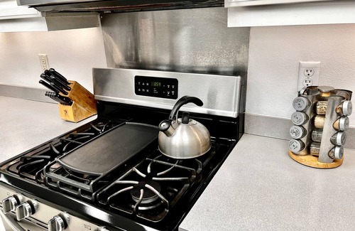Rabbit Creek Apartment | Large 4 Bedroom, Minutes from Mountains, Inlet, Airport and Downtown.