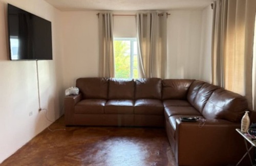 Drapers House | Large 4 bedroom with views!