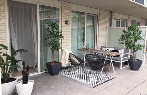 Bos en Lommer Apartment | Large and stylish apartment with a parking space