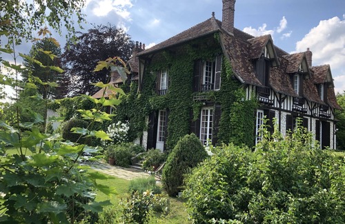 Tournedos-sur-Seine House | Large Anglo-Norman family house with swimming pool on the banks of the Seine