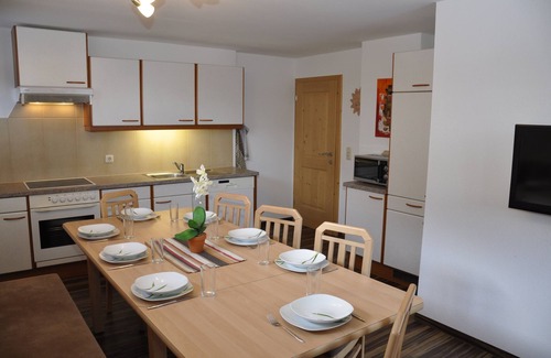 Sankt Jakob in Defereggen Apartment | Large apartment for family and friends with a mountain panorama, free WiFi