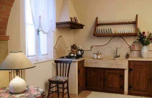 Asciano Apartment | Large apartment in Asciano, A/C, 2nd floor with private terrrace in the garden