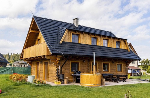 Lazisko Ski Chalet | Large apartment in Chalet with pool, mountain view and garden