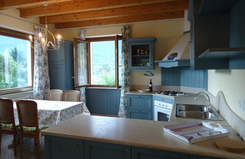 Idro Apartment | large apartment with great views in a quiet location, 200m to the lake, up to 5 people.