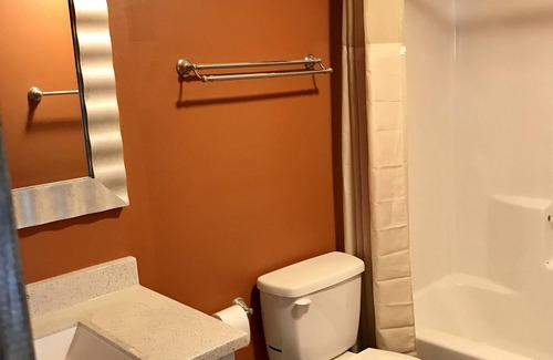 Waynesville Cabin | Large Beautiful Cabin Sleeps 12