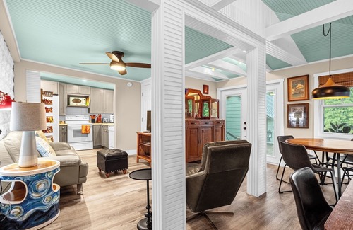 Delaney Park House | Large, beautiful, very comfortable one bedroom on small lake