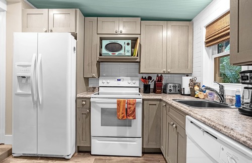 Delaney Park House | Large, beautiful, very comfortable one bedroom on small lake