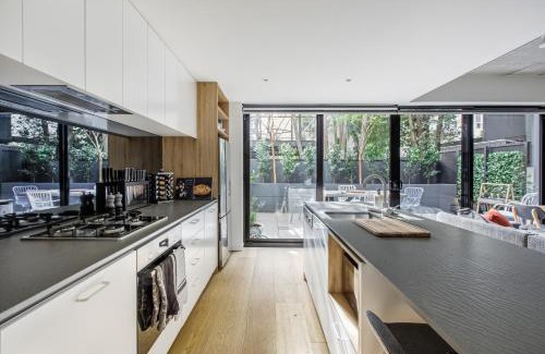 Prahran Apartment | Large Central Prahran Retreat