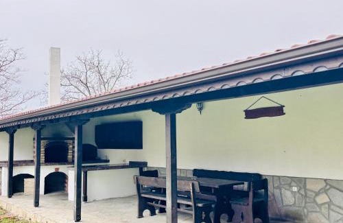 Sopot Villa | Large Cosy House by a Forest - Treehouse, BBQ, Fireplace & Mountain