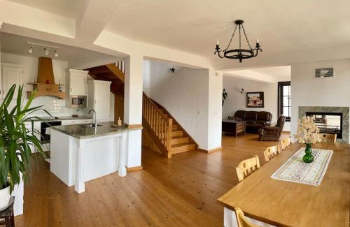 Sopot Villa | Large Cosy House by a Forest - Treehouse, BBQ, Fireplace & Mountain