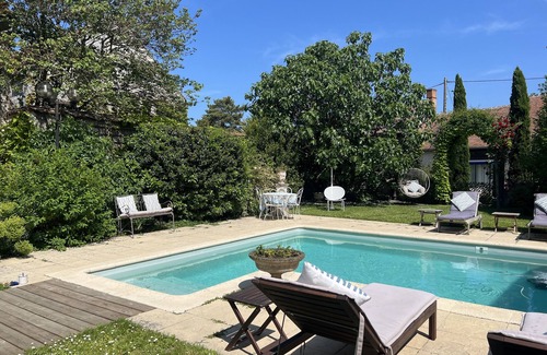 Echilleuses House | Large, cosy house -charm, comfort and swimming pool- 95 kms from Paris