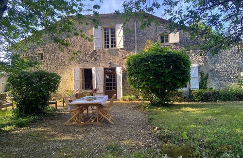 Ronsenac House | Large country house with swimming pool. Southern Charente Perigord Vert border