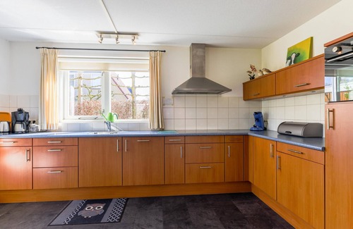 Schoonloo House | Large detached house with private garden